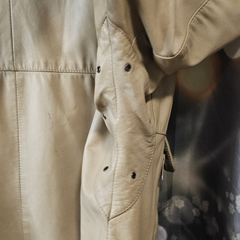 Men's Tan Remy Leather Bomber Jacket - Picture 8 of 12